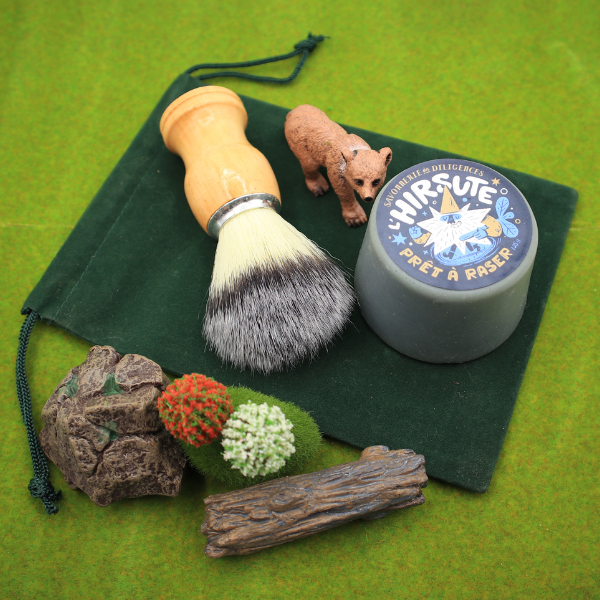Ensemble de rasage, blaireau, savon de rasage et pochette (7.50 $ remis à la cause choisie)