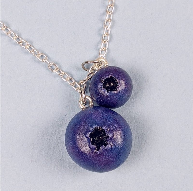 Collier BLEUETS fait main (4.20 $ remis à la cause choisie)